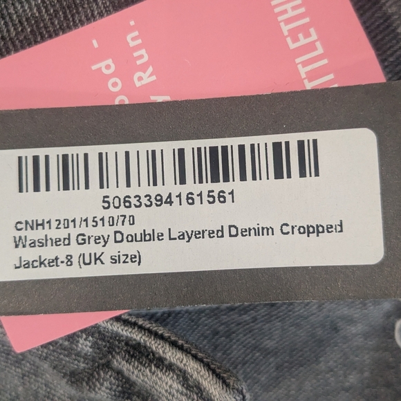 PrettyLittleThing Two-Tone Denim Cropped Jacket - Picture 5 of 5